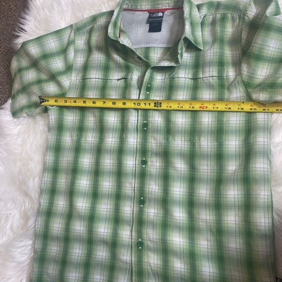 North Face Vented Button Shirt Mens small Front Zip Pocket Short Sleeve Plaid - Picture 4 of 7